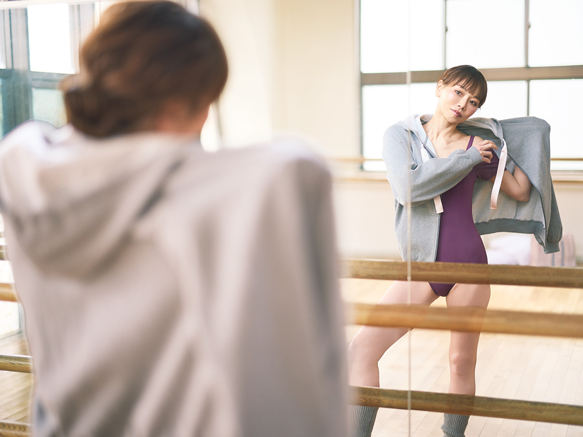 Mizuka Ueno × Repetto CAMÉLIA noir